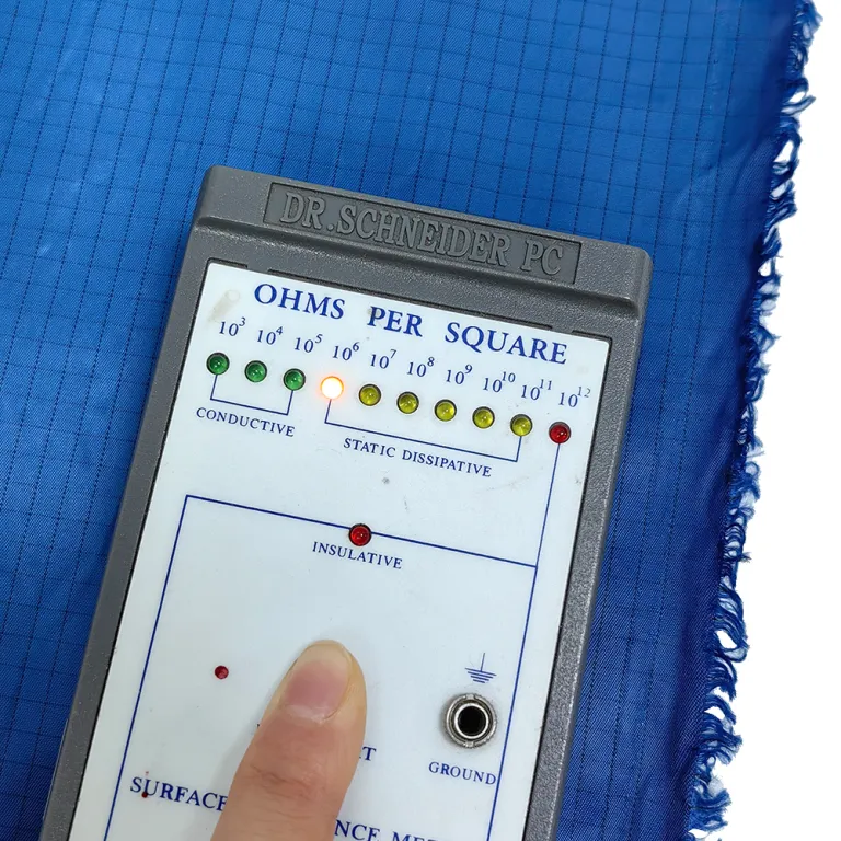 Tela de seda rayada antiestática ESD adhesiva 100D Tela antiestática de malla de poliéster autoadhesiva - Image 4